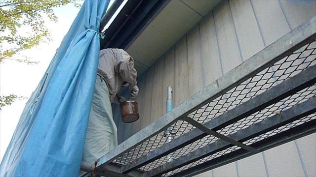 上越市の外壁・屋根塗装工事について！住宅外壁工事のさび止め塗装を始めました！板倉区の中基礎住宅！