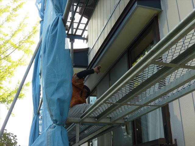 外壁塗装工事・屋根塗装工事を進めています！上越市板倉区！今回は破風板、軒天塗装の状況を報告します！